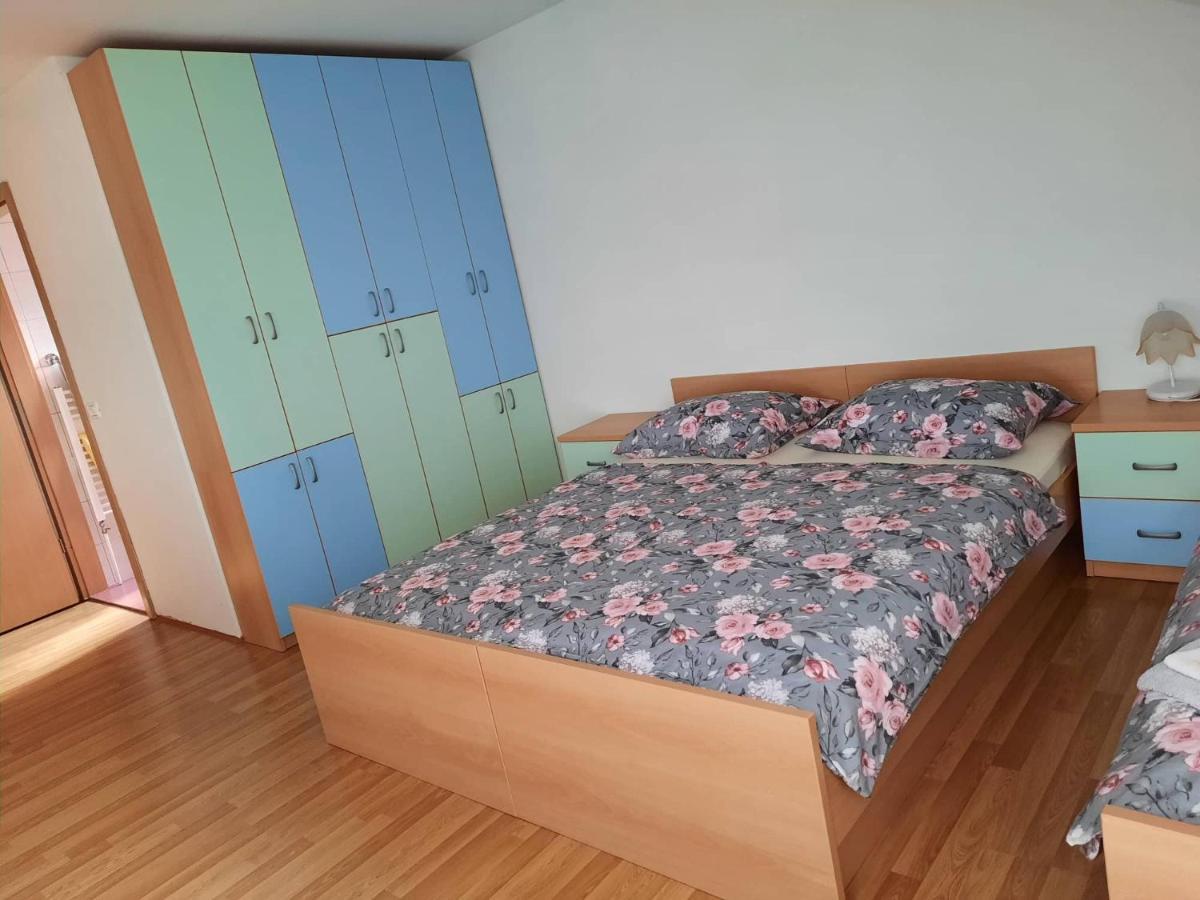 Villa Tourist Farm Lavric Vodice Esterno foto